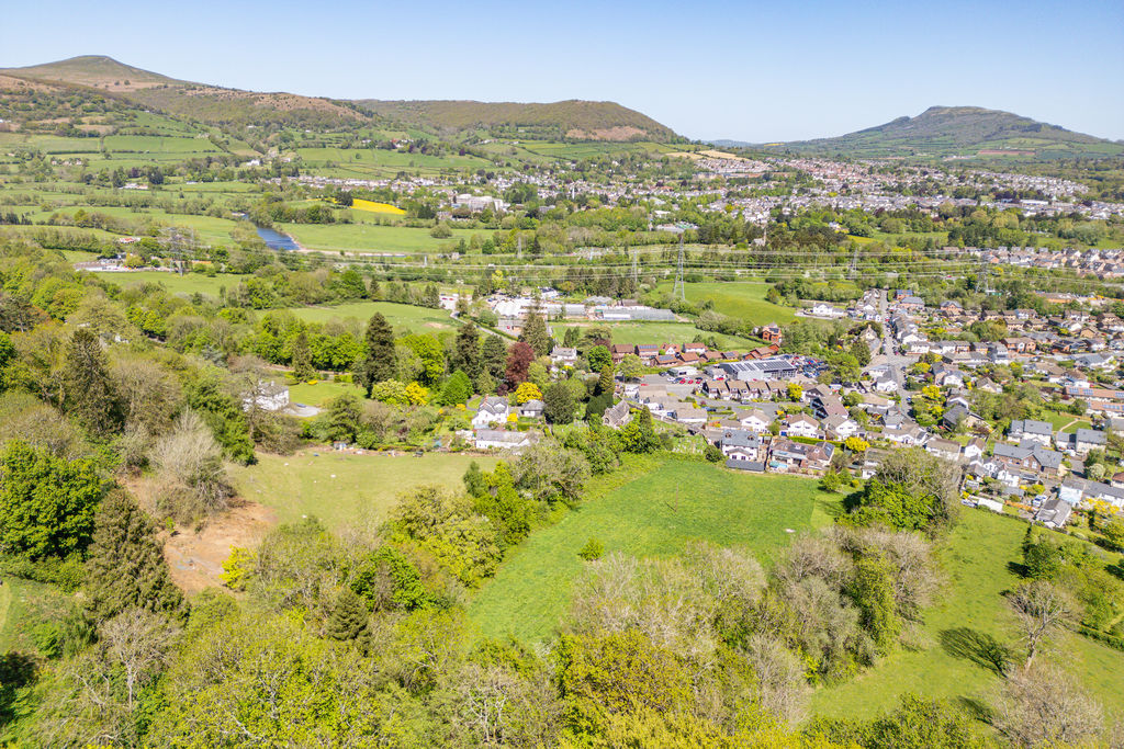 Setting- click for photo gallery